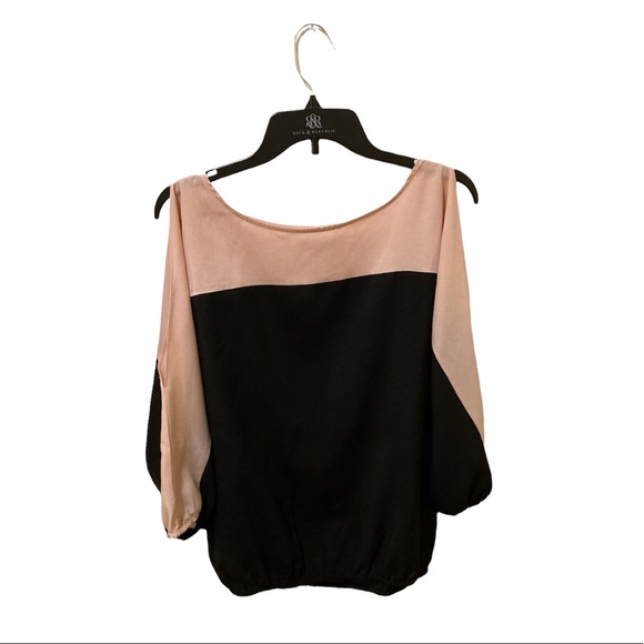 New York & Company Tops - 🐆3/$15 New York and Company top